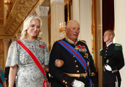 Derfor er kong Harald folkets favoritt - og ikke Mette-Marit